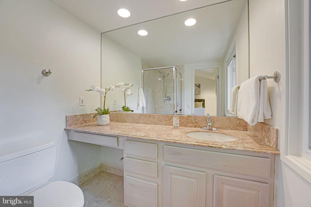 2 Persimmon Ct