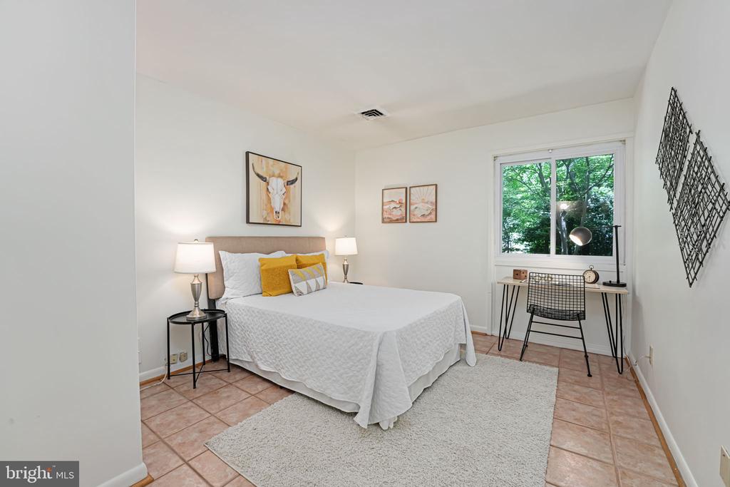 2 Persimmon Ct