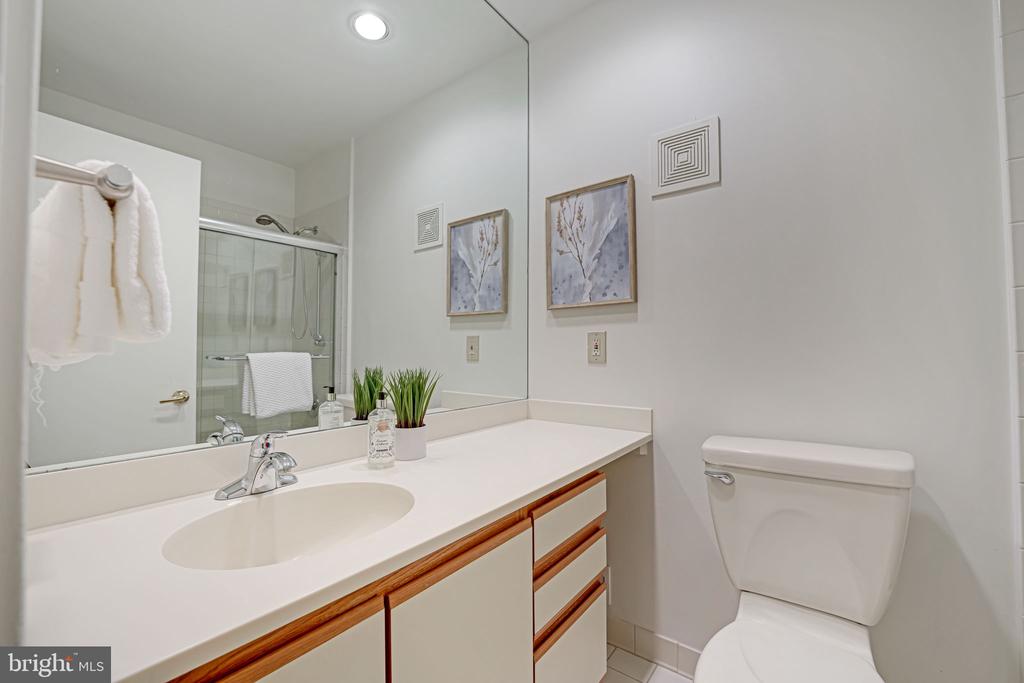 2 Persimmon Ct
