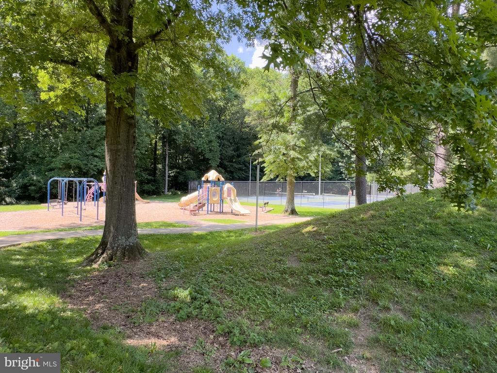2 Persimmon Ct