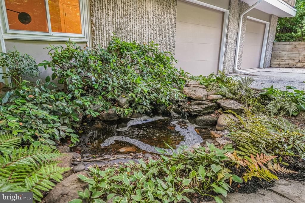 2 Persimmon Ct