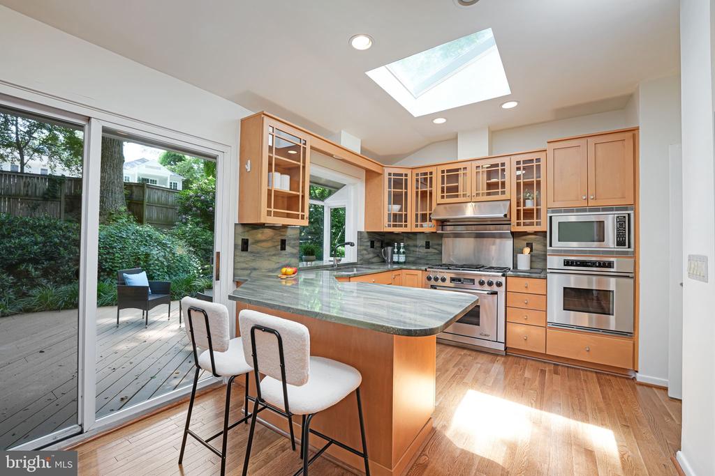 2 Persimmon Ct