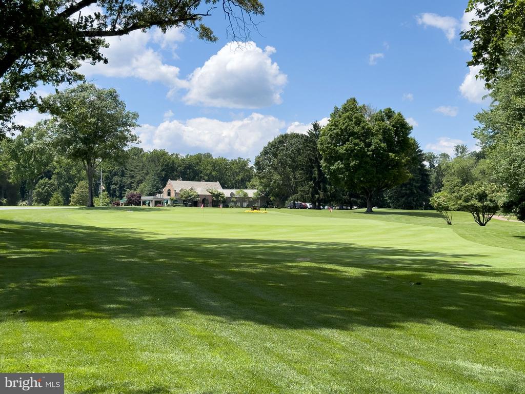 2 Persimmon Ct