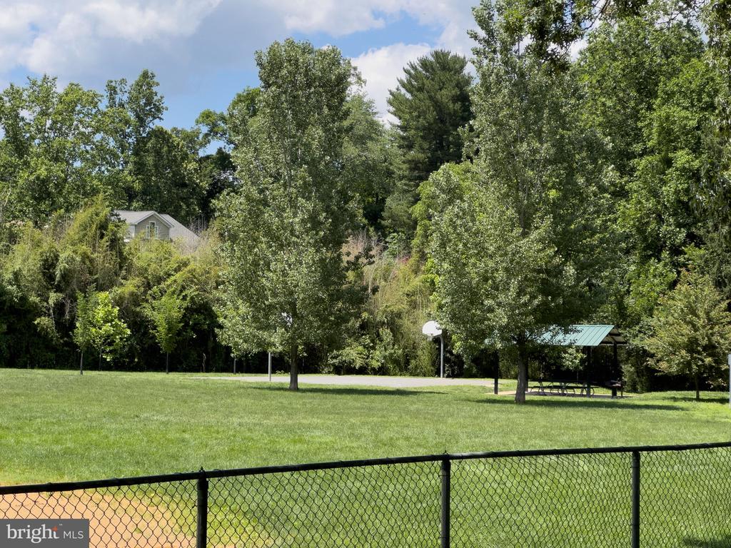2 Persimmon Ct