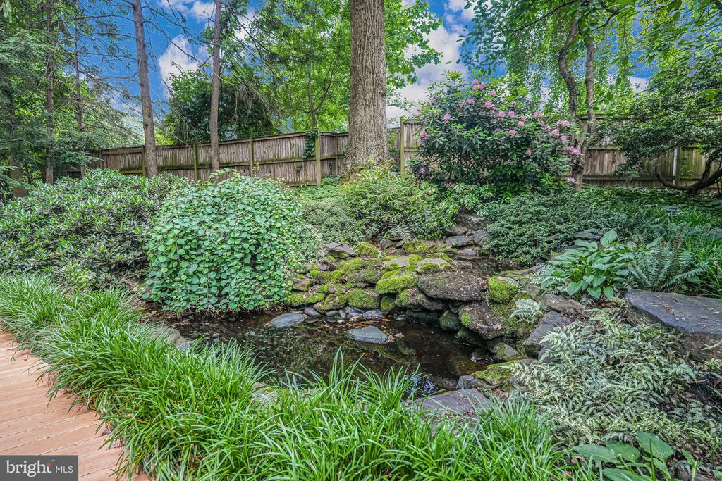 2 Persimmon Ct