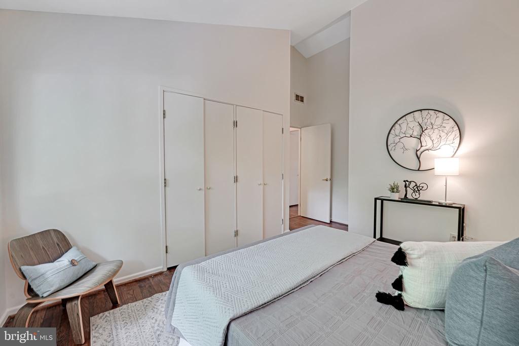 2 Persimmon Ct