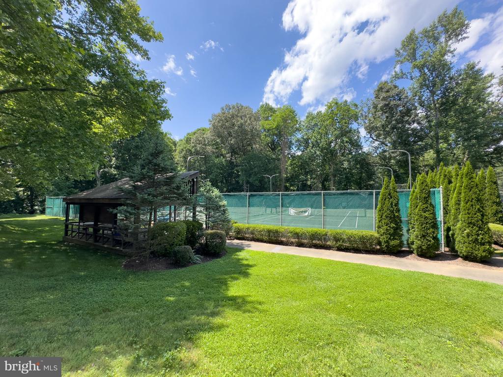 2 Persimmon Ct