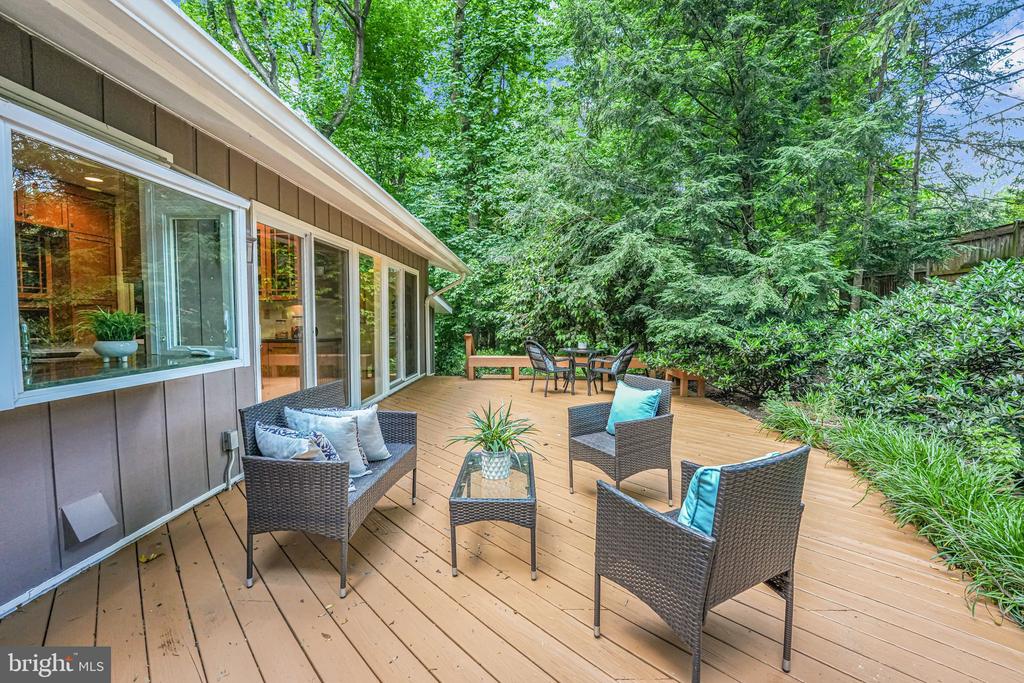 2 Persimmon Ct
