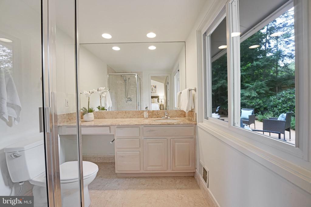 2 Persimmon Ct