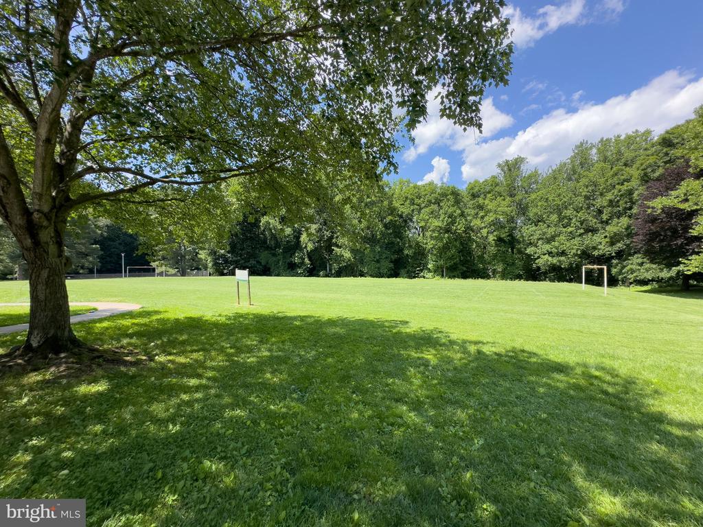 2 Persimmon Ct
