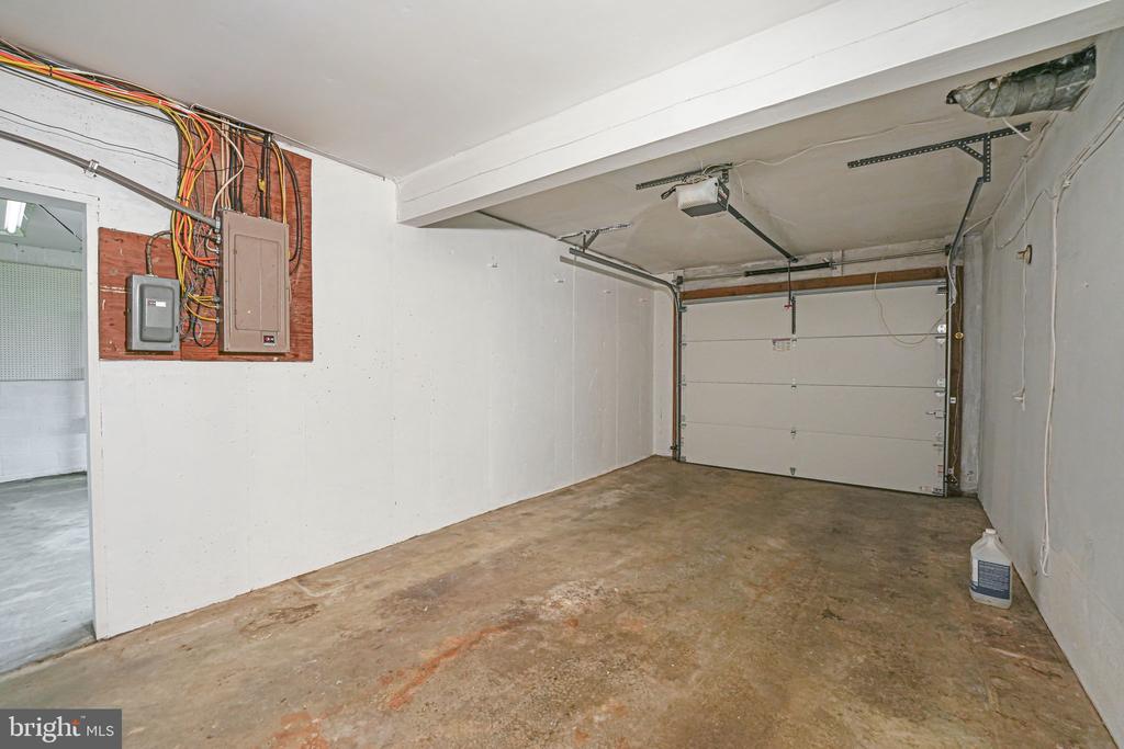 2 Persimmon Ct