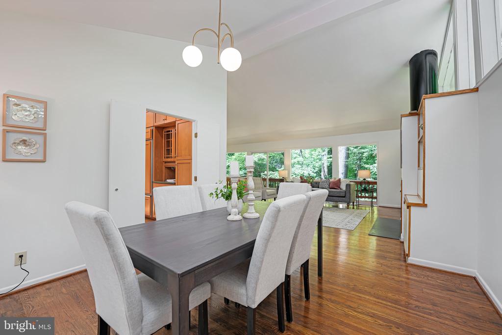 2 Persimmon Ct