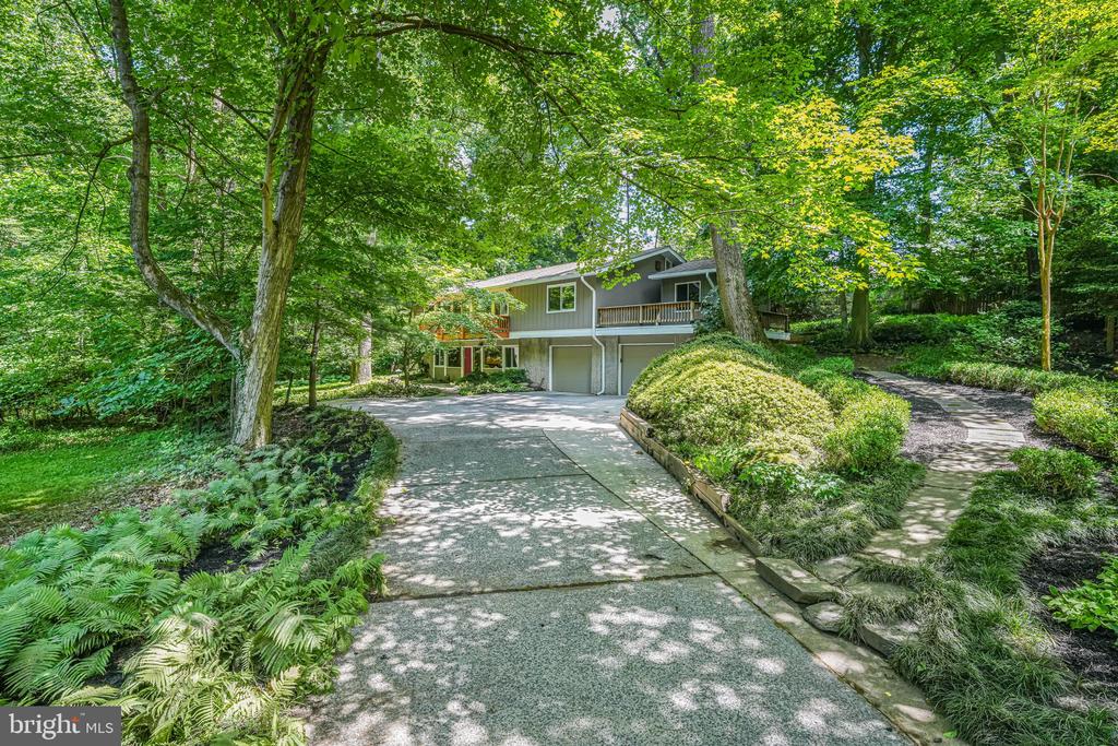 2 Persimmon Ct