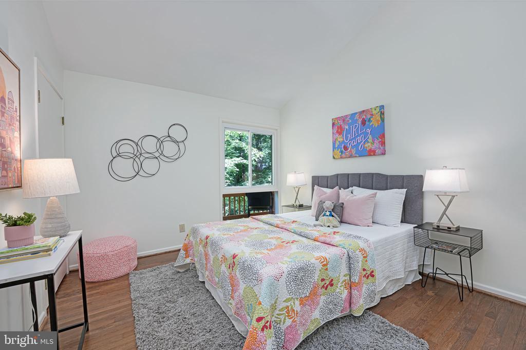 2 Persimmon Ct