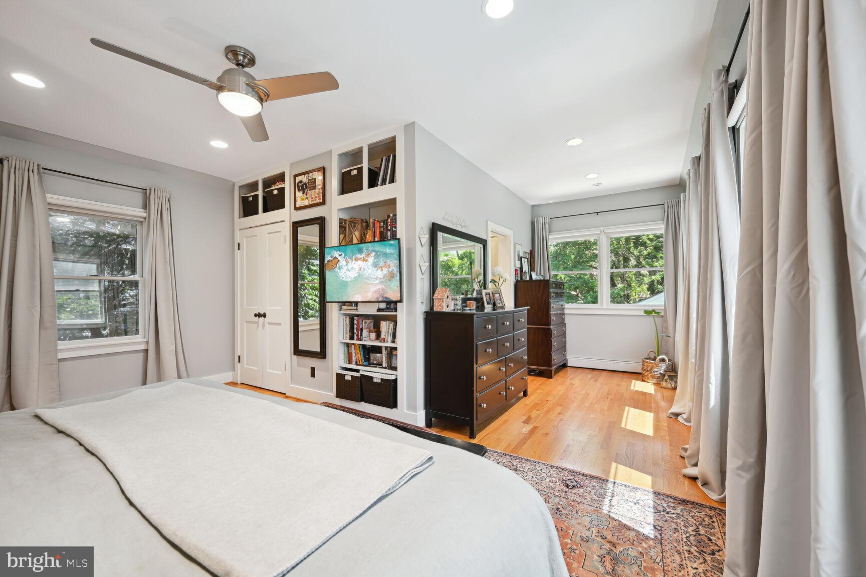 737 Thayer Ave