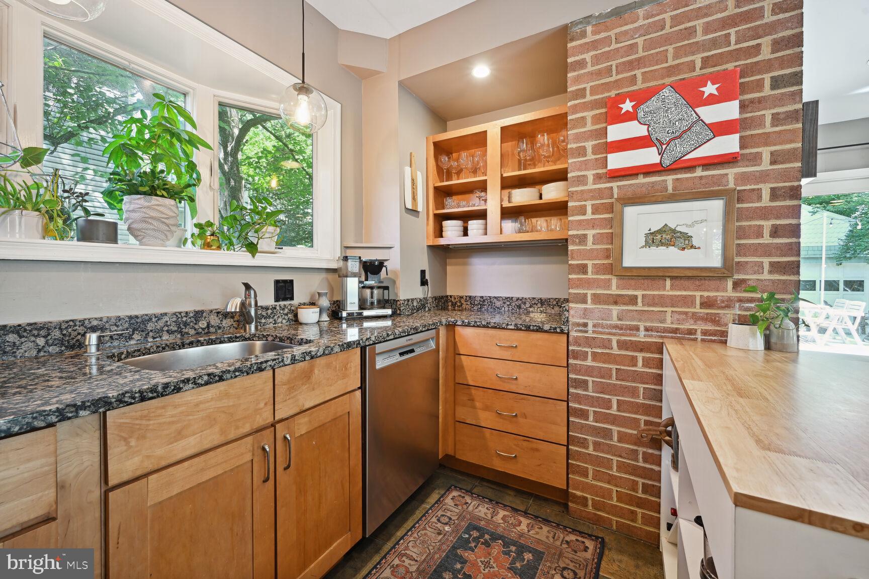 737 Thayer Ave