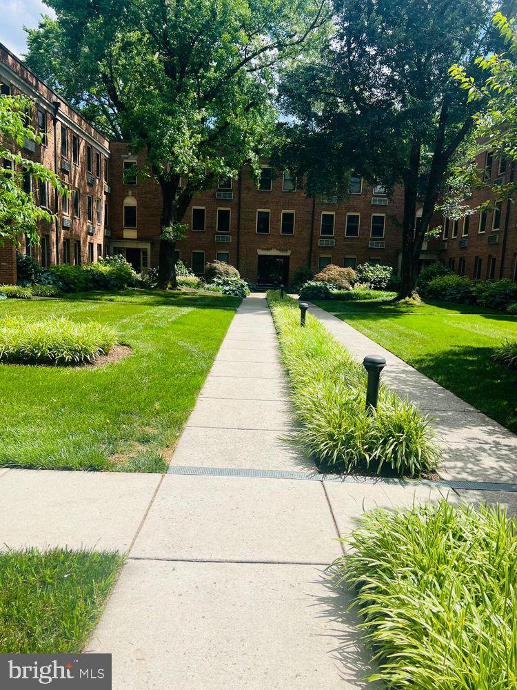 4822 Chevy Chase Dr #203