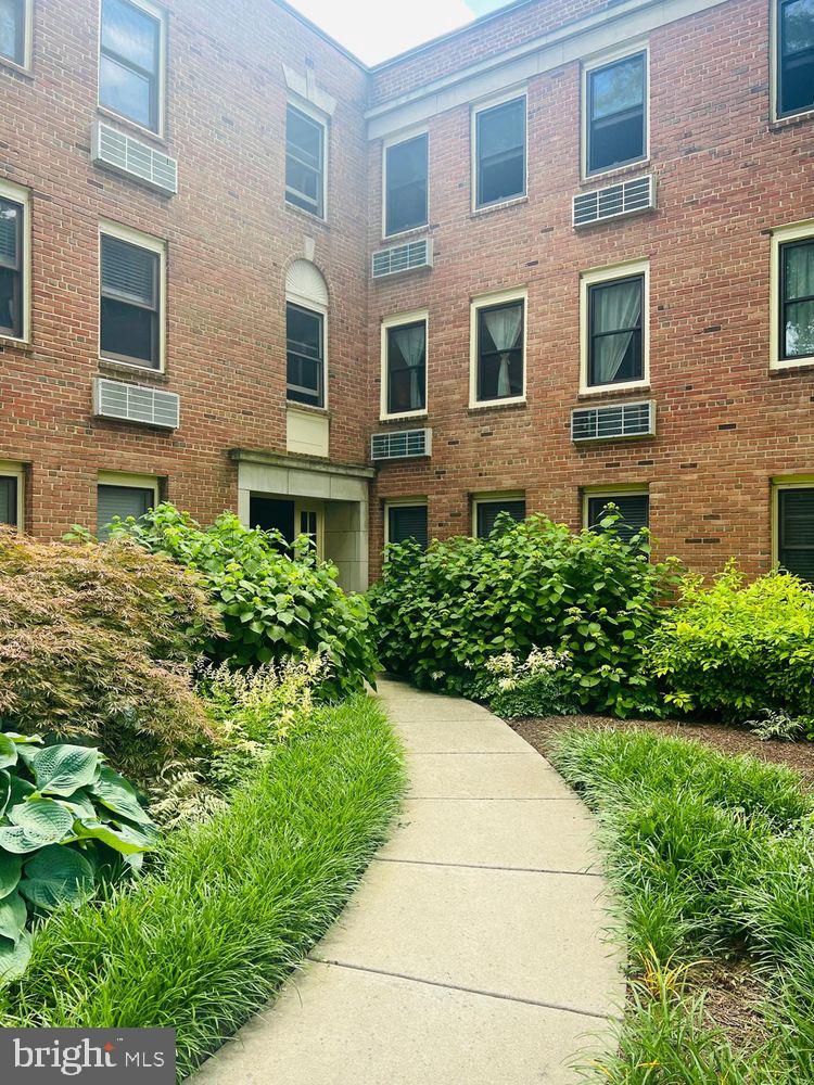 4822 Chevy Chase Dr #203