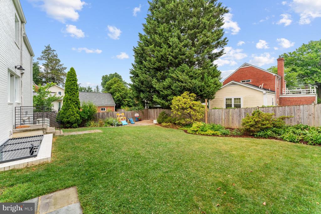 614 Pershing Dr