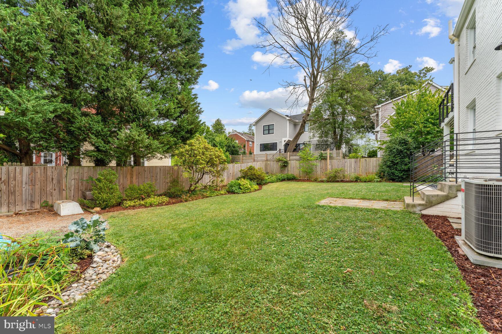 614 Pershing Dr