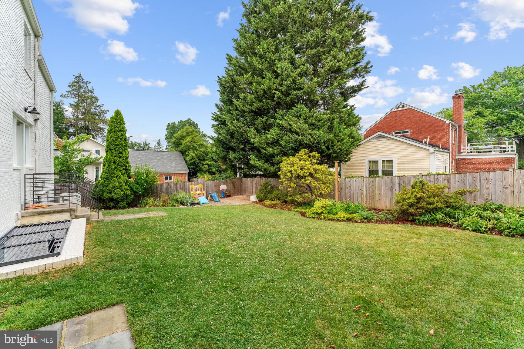 614 Pershing Dr