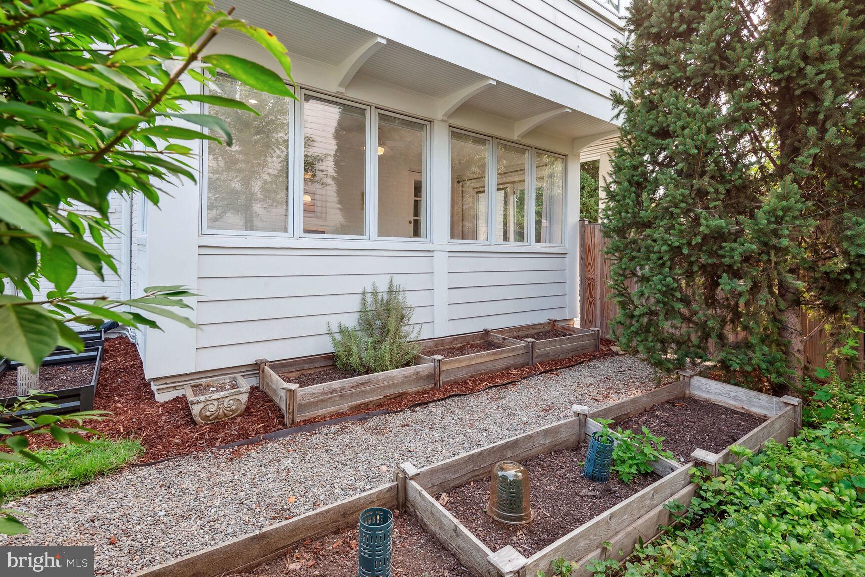 614 Pershing Dr