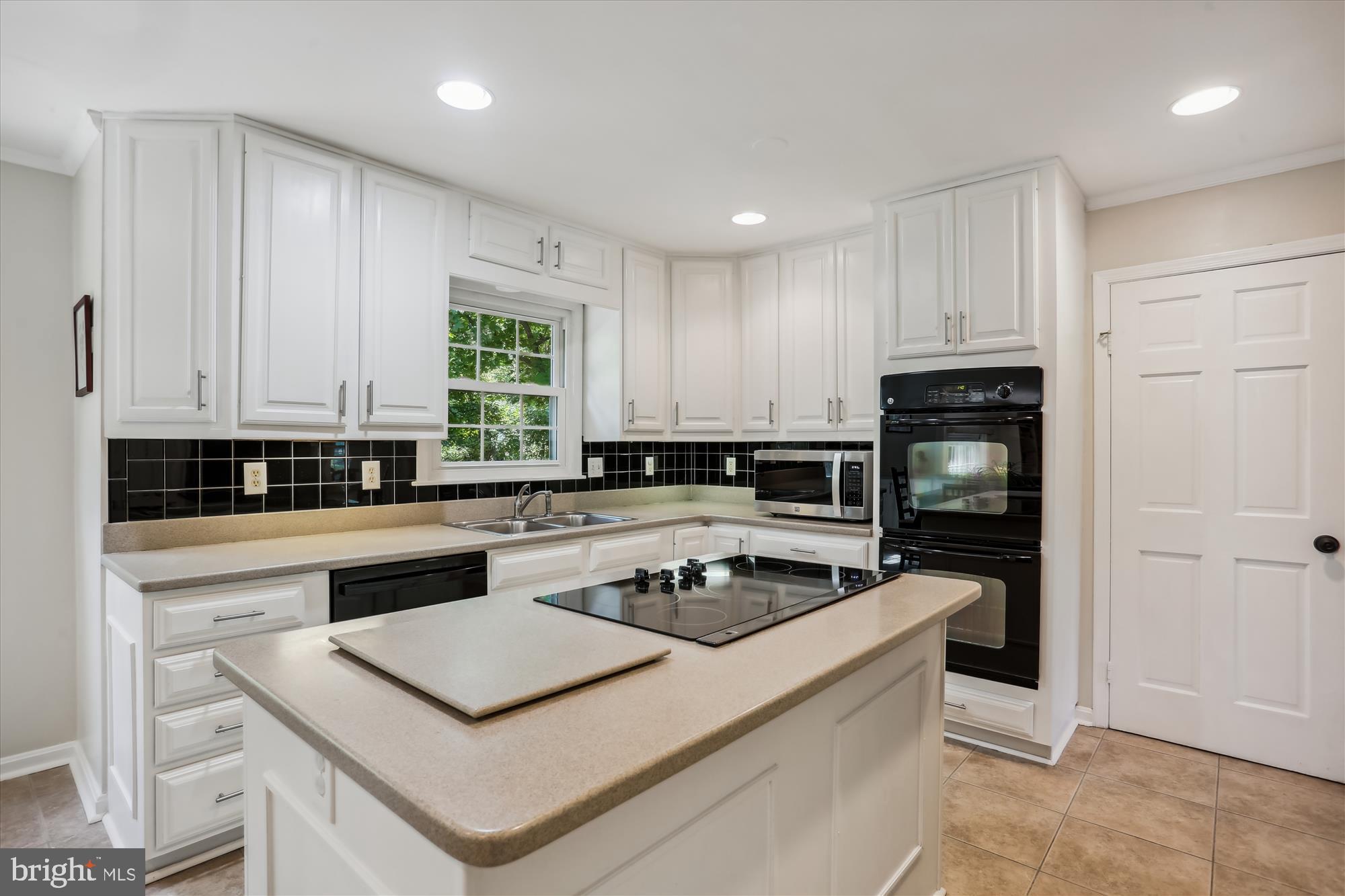 8308 Snug Hill Ln