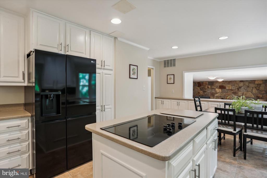8308 Snug Hill Ln