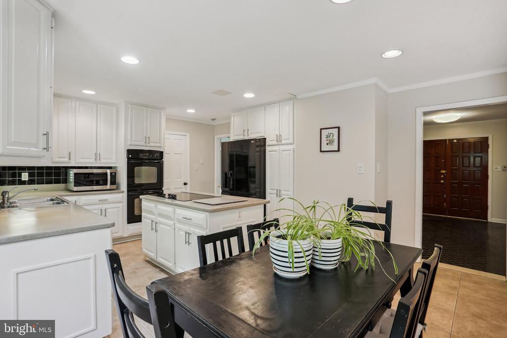 8308 Snug Hill Ln