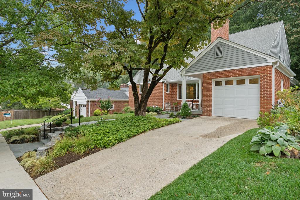 2304 Ashboro Dr