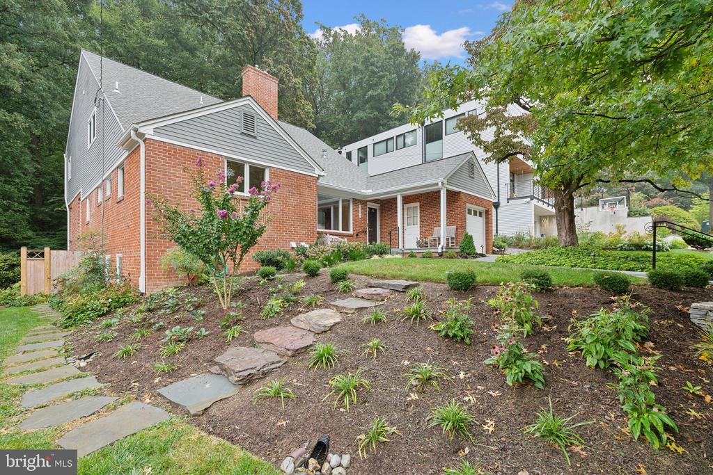 2304 Ashboro Dr