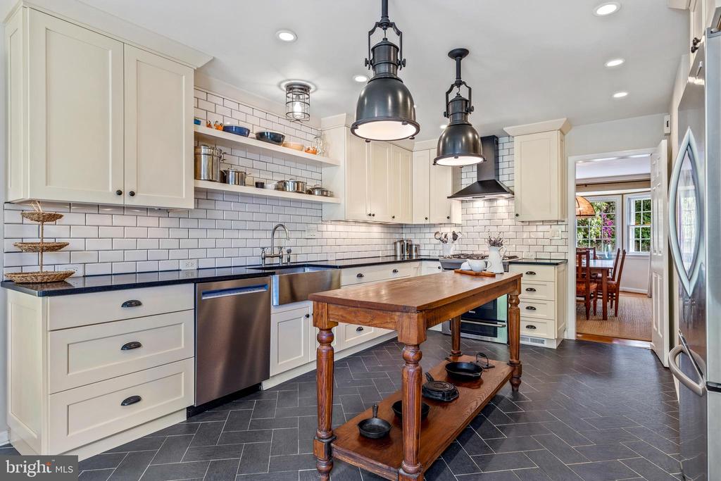 4425 Chalfont Pl