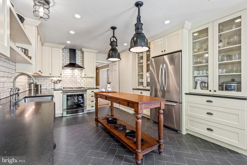 4425 Chalfont Pl