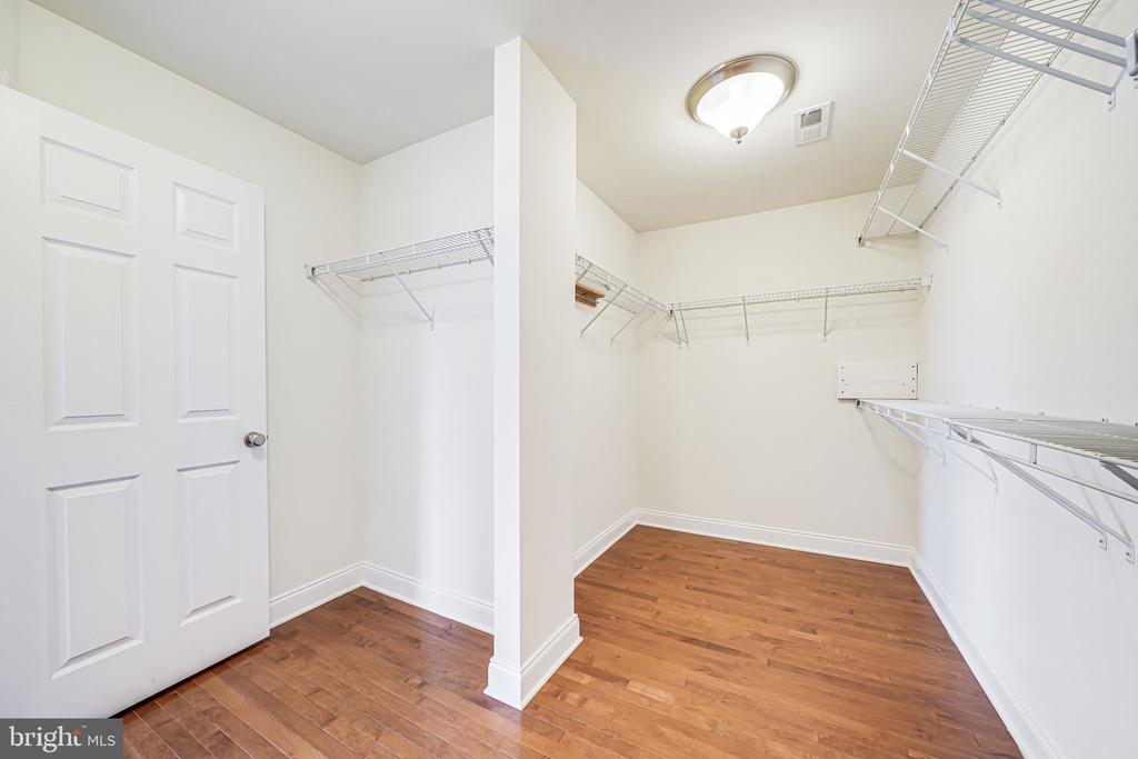 8217 Castanea Ln