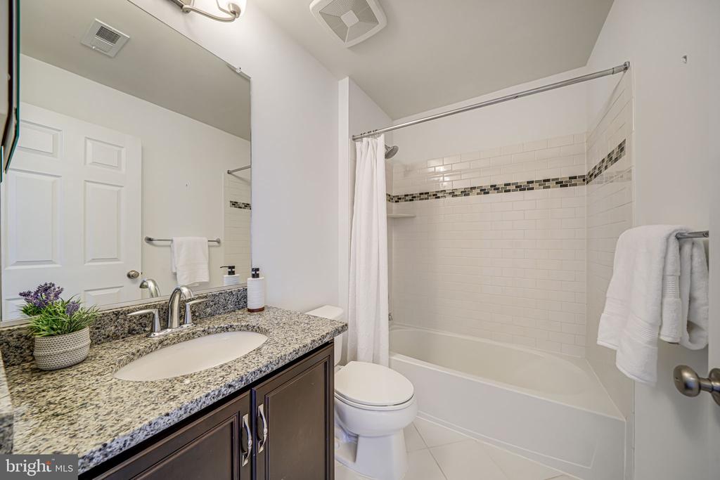 8217 Castanea Ln