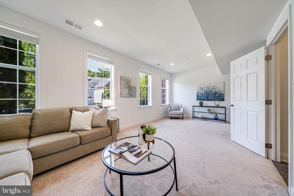 8217 Castanea Ln