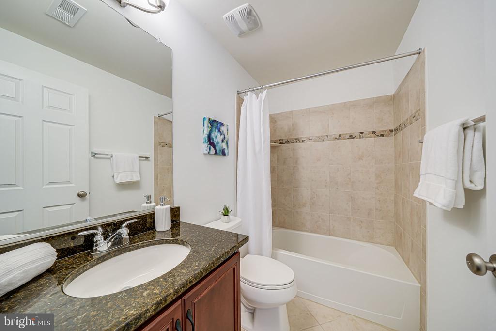 8217 Castanea Ln