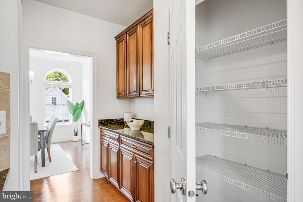 8217 Castanea Ln