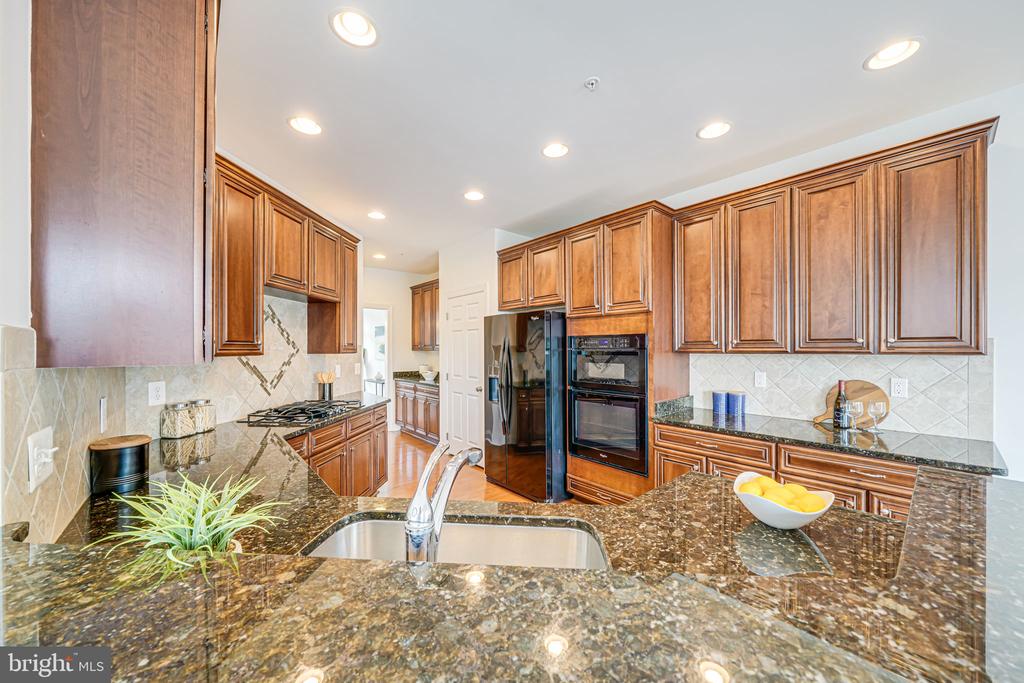 8217 Castanea Ln