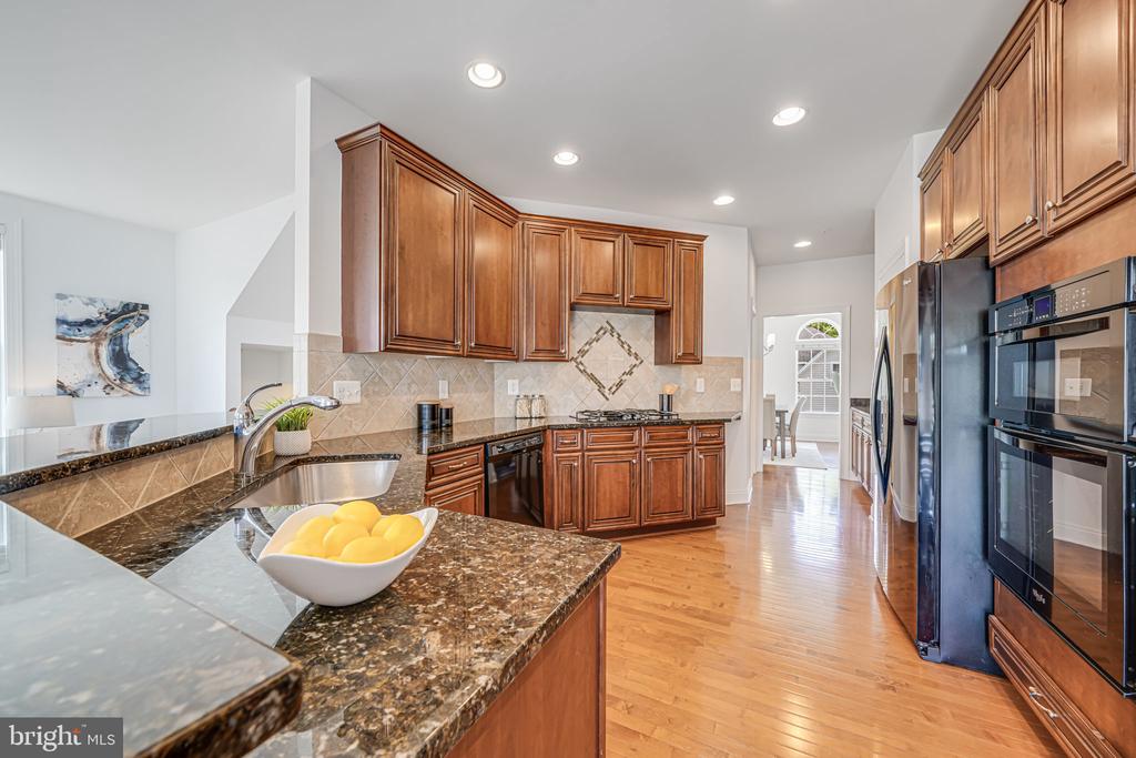 8217 Castanea Ln