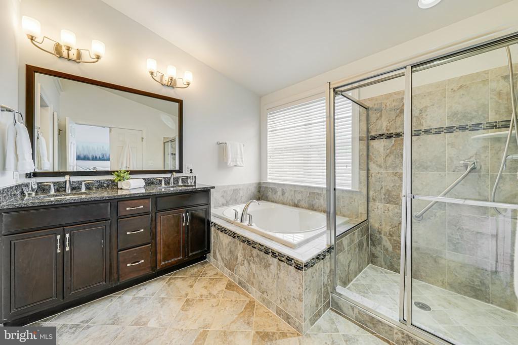 8217 Castanea Ln