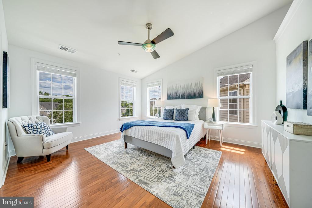 8217 Castanea Ln