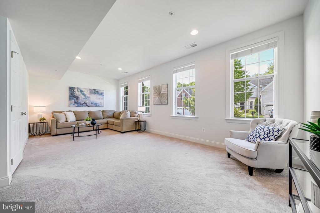 8217 Castanea Ln