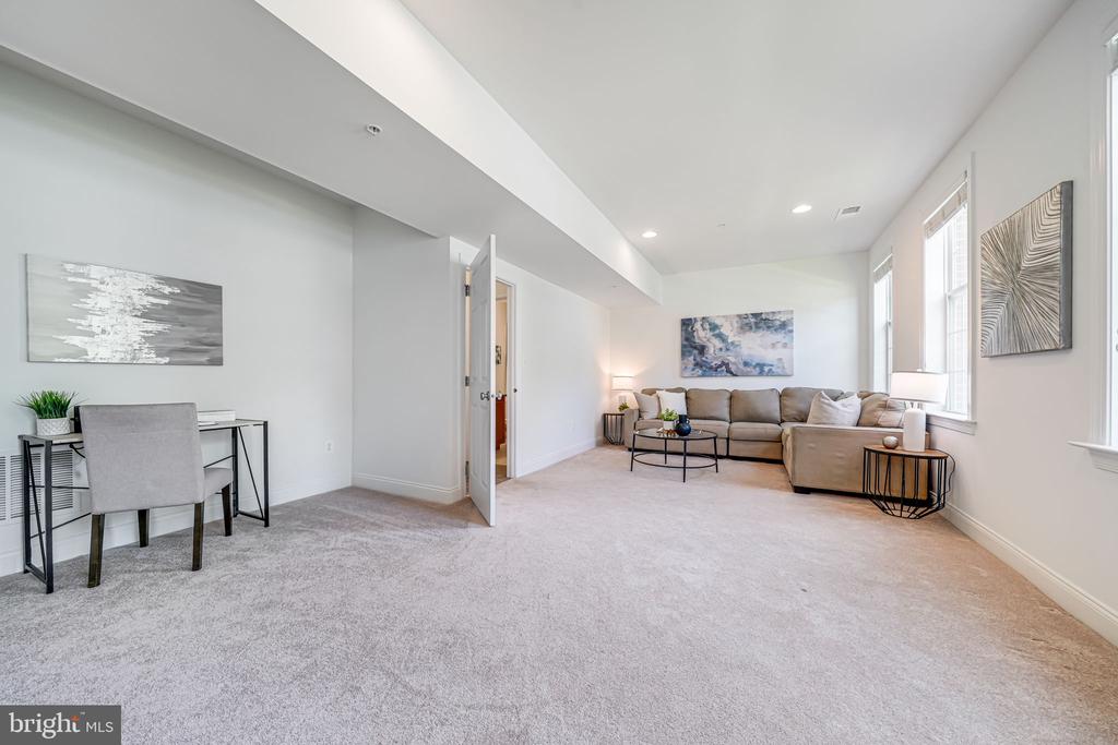 8217 Castanea Ln
