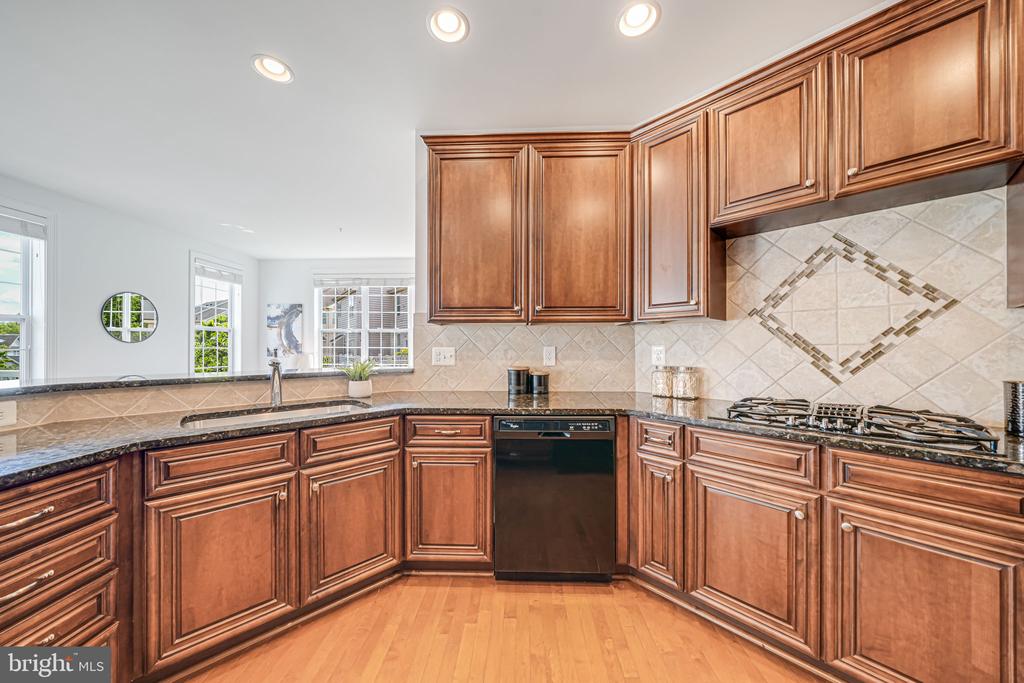 8217 Castanea Ln