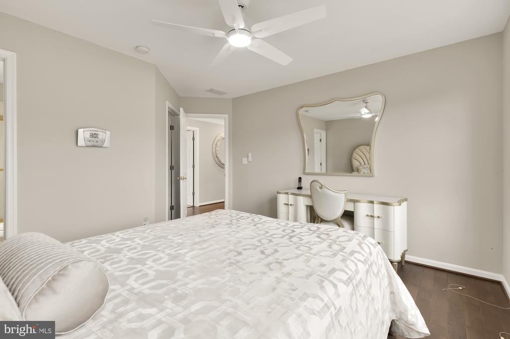 12436 Bacall Ln