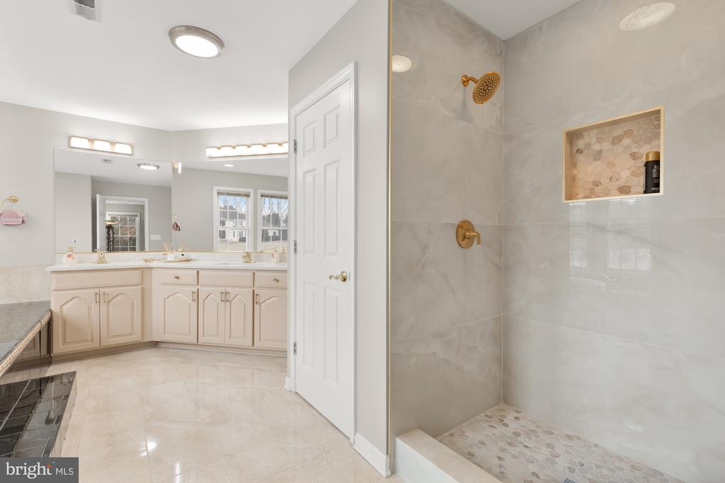 12436 Bacall Ln