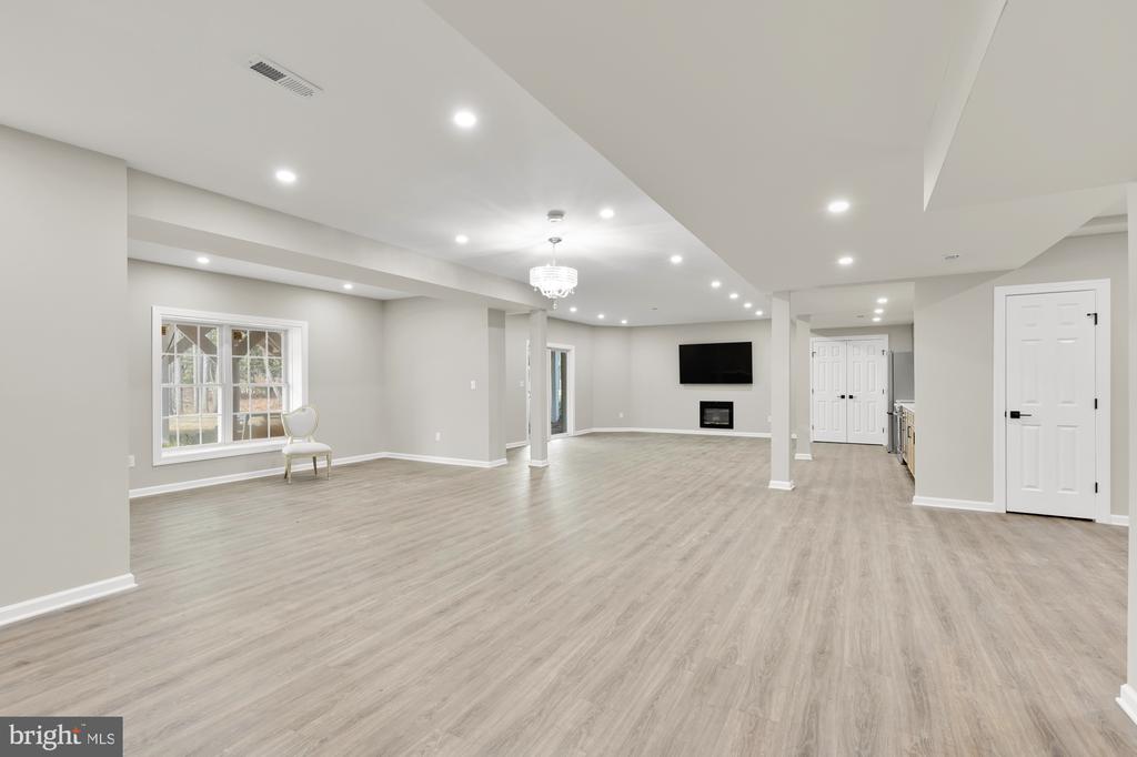 12436 Bacall Ln