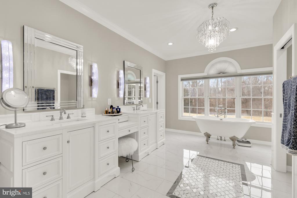12436 Bacall Ln