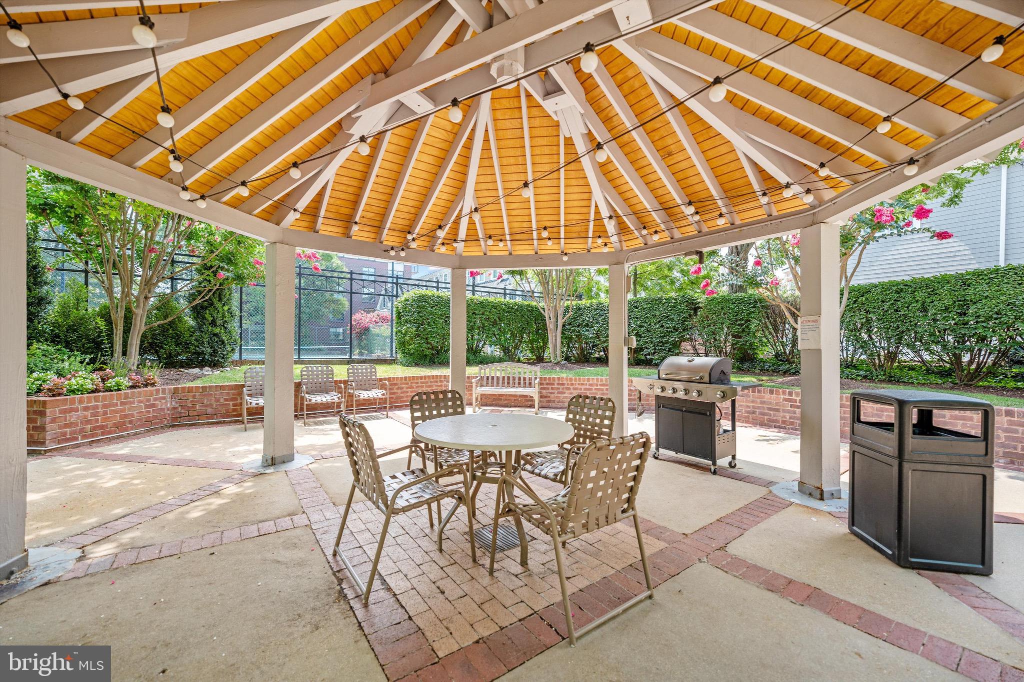 7500 WOODMONT AVENUE S1215